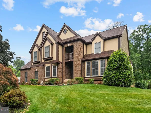 36 Rutherford Cir, Sterling, VA 20165