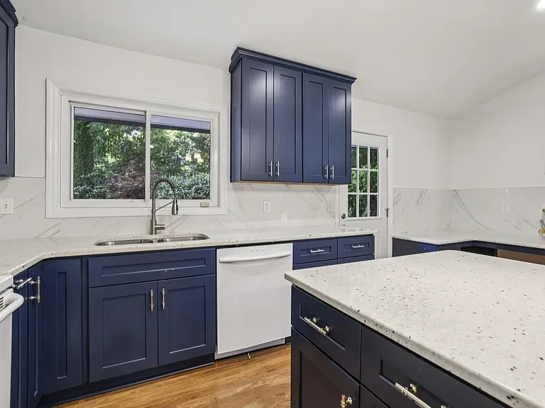 2056A Abby Ln NE — Photo 16