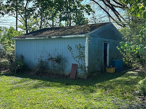 5th image of 1044 S Freedom Ave