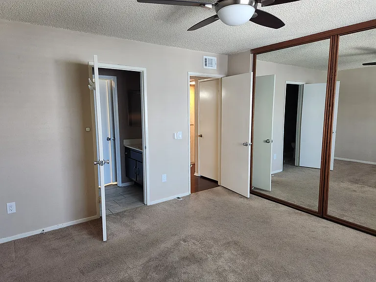 1814 N Vineyard Ave #E — Photo 9