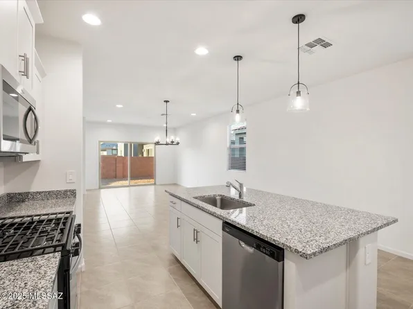 9853 N Solstice Ave, Tucson, AZ 85743