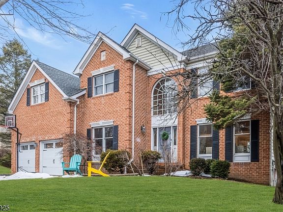 2nd image of 12 Sentinel Dr