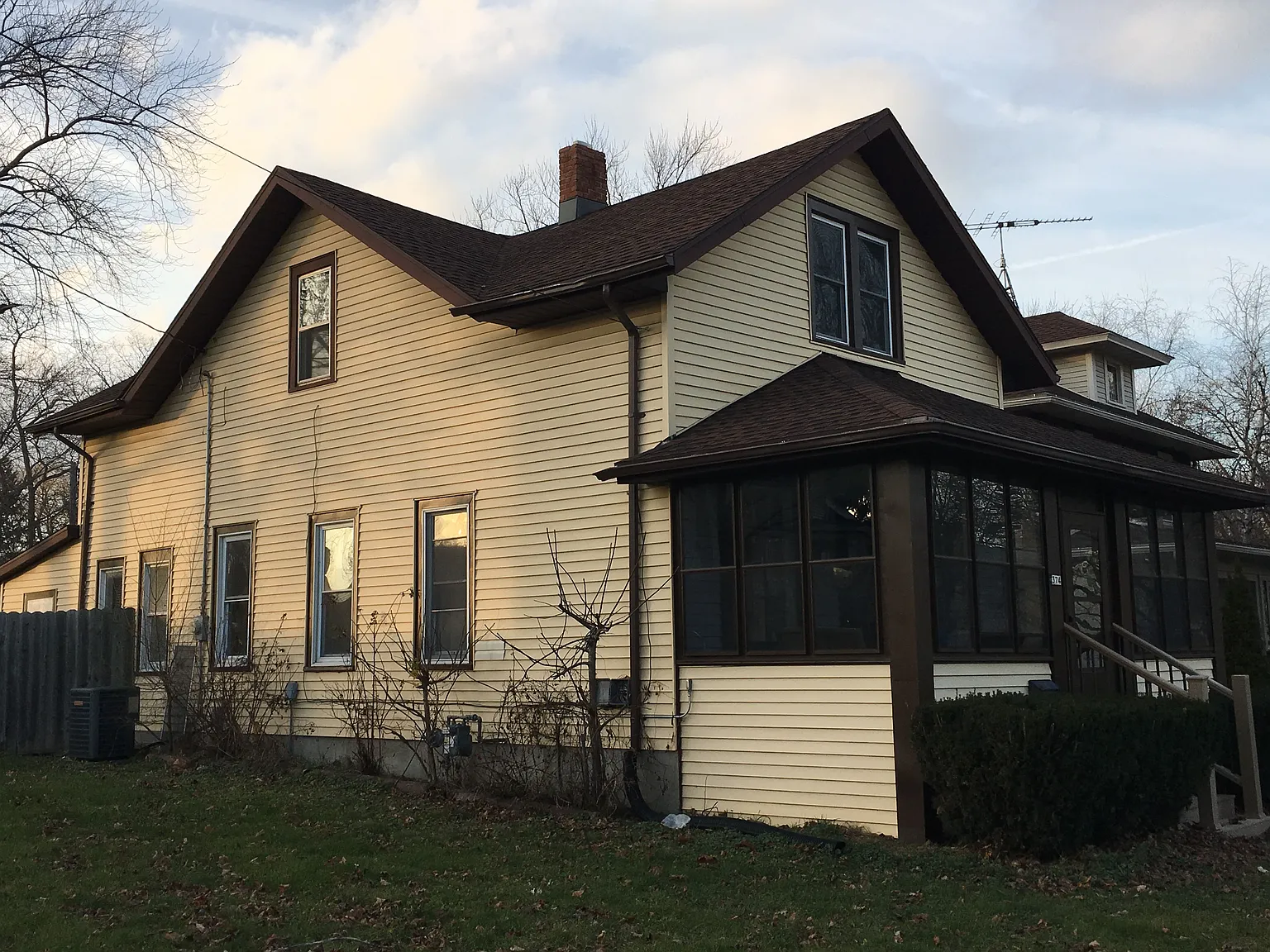 374 S Cottage St photo 1