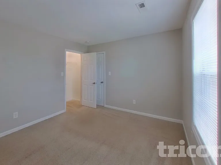 4504 Valendra Dr — Photo 15