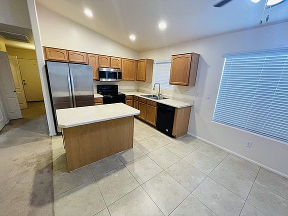 4th image of 39974 W Thornberry Ln