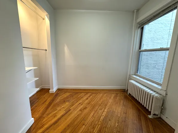 4-33 27th Avenue image 7 of 13