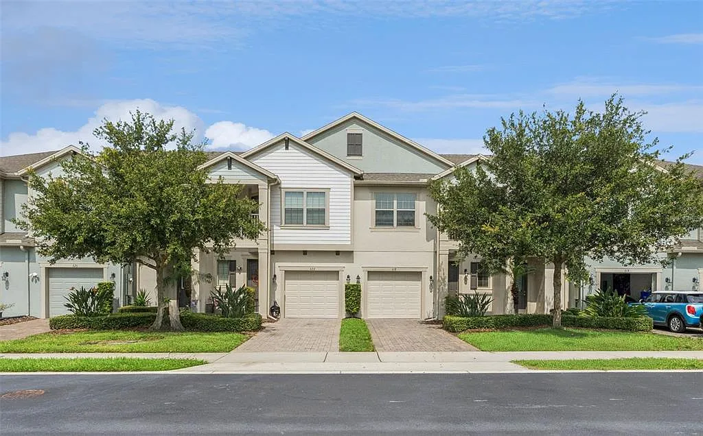 3 bed, 3.5 bath, 1839 sqft, $2,425 — Photo 3