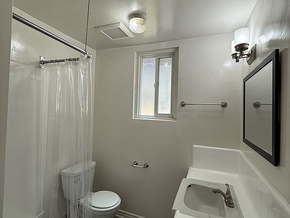 5th image of 2504 N Naomi St #B
