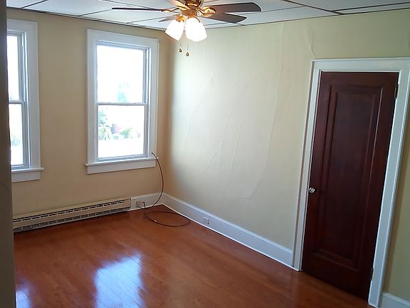 3rd image of 146-148 Charles St