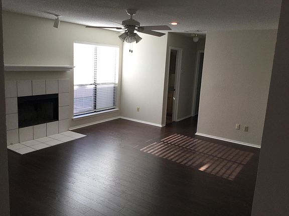 2nd image of 805 Burr Oak Dr
