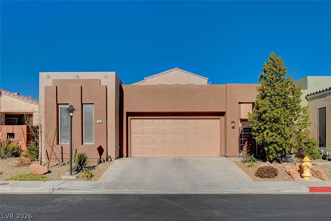 3 bed, 2.5 bath, 2211 sqft, $2,175 — Photo 1