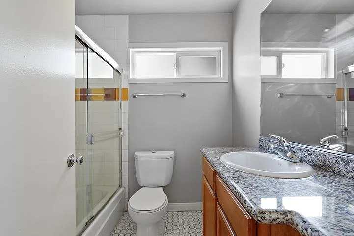 3036 S Hoover St — Photo 12
