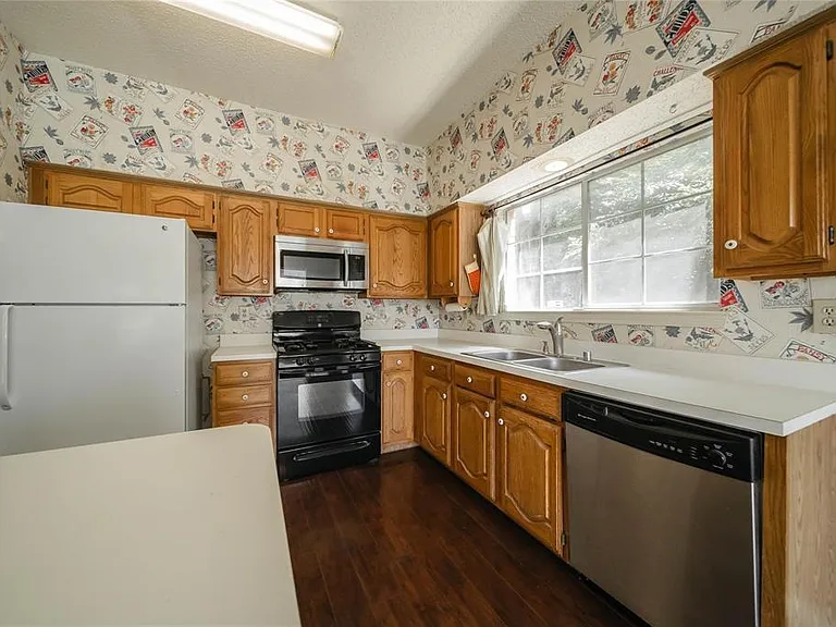 1804 Chattham Ct — Photo 28