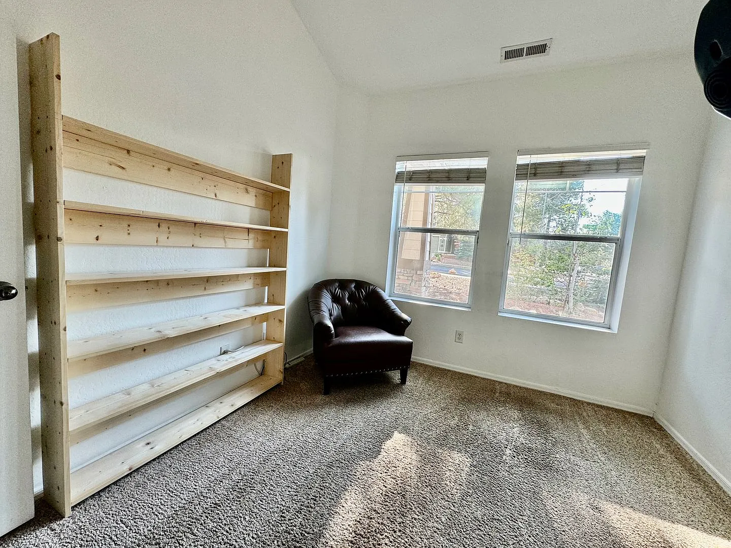 ponderosa trails 3 bedroom furnished home — Photo 2