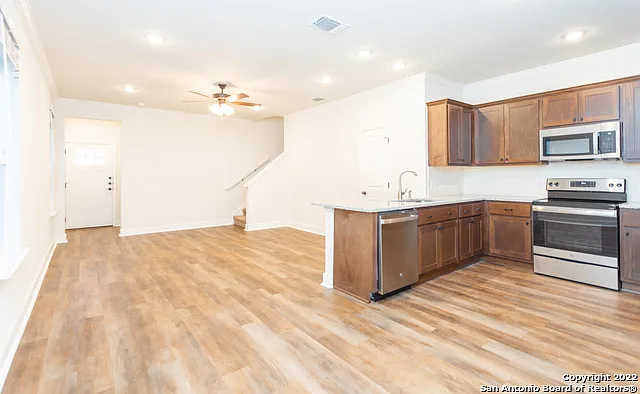 13902 Enzo Gate #102 — Photo 2