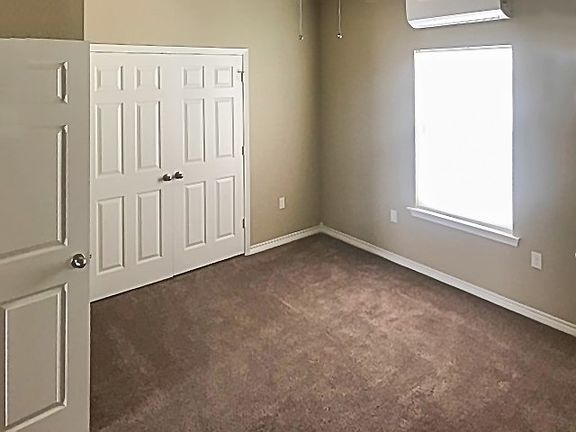5th image of 204 W Eleanor St