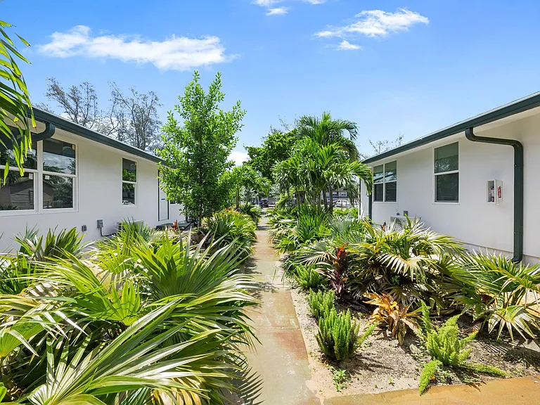 Australian Pines Apartments — Photo 53