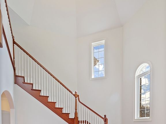 4th image of 1451 Willow Ave