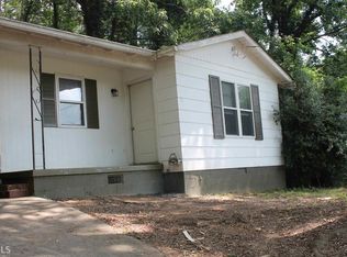 2 Pine St NE, Lindale, GA
