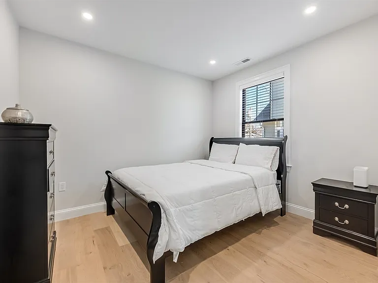 32 Perthshire Rd #2 — Photo 16