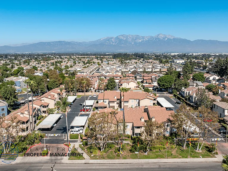 619 E. Riverside Dr. — Photo 7