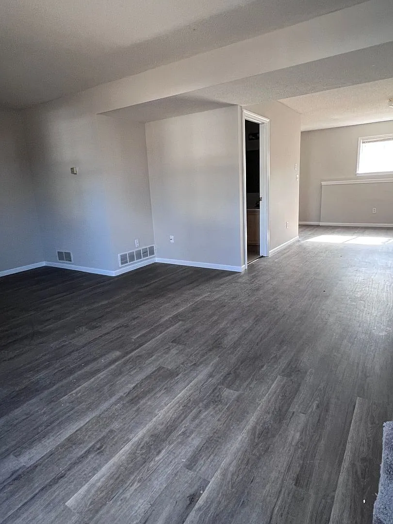2200-2202 Parks Edge — Photo 2