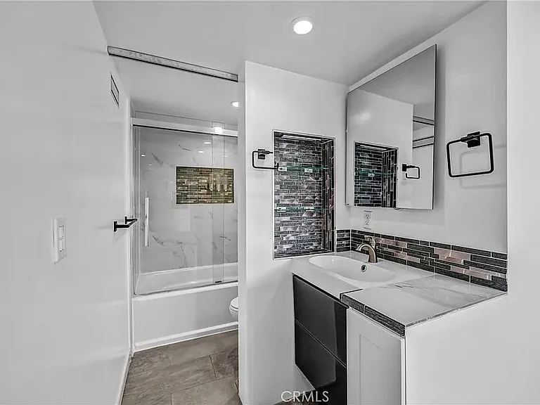 219 N Isabel St #4 — Photo 37