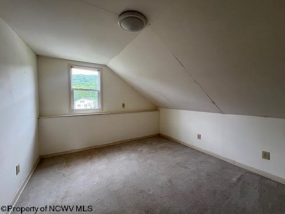 5th image of 354 Hutton St
