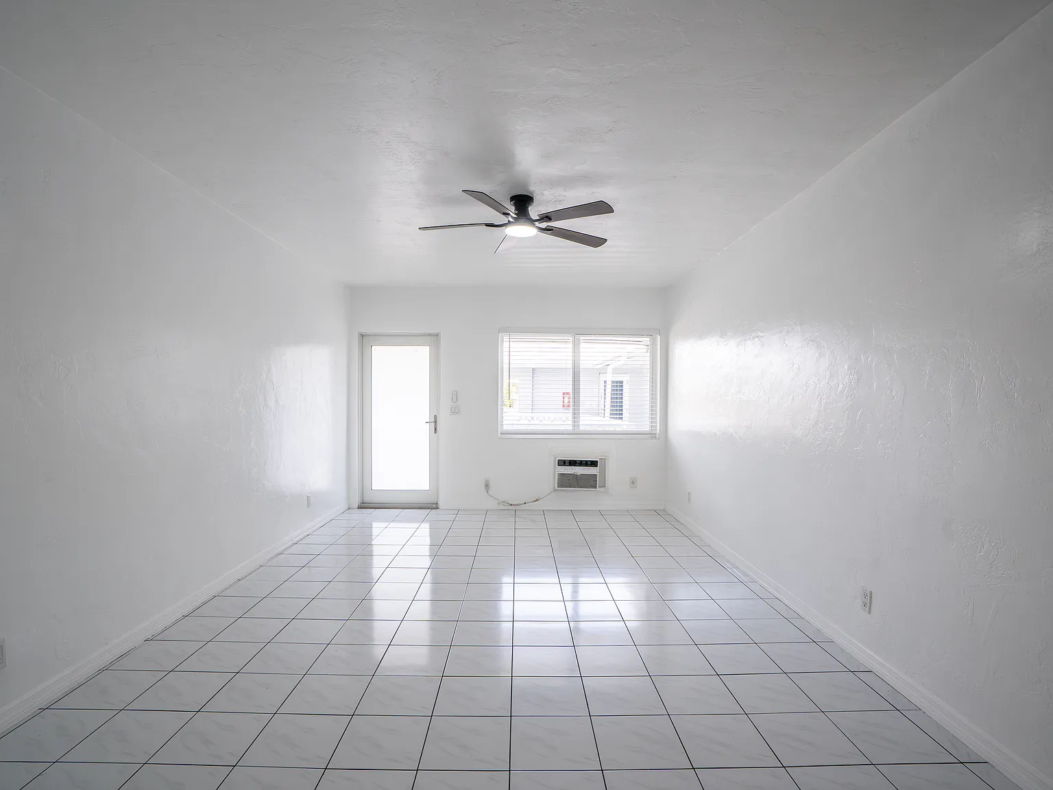 2 bed, 784 sqft, $1,950 — Photo 2