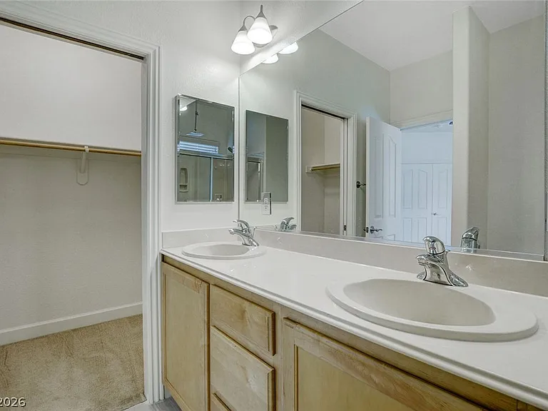 127 Tilbury Ave — Photo 25