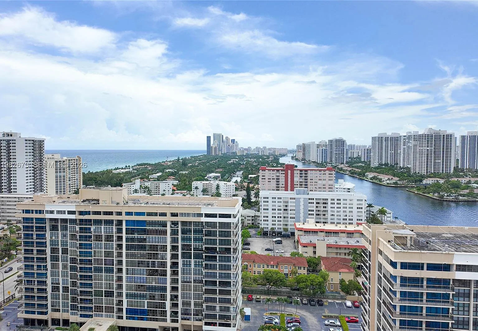 Hemispheres Condo — Photo 2