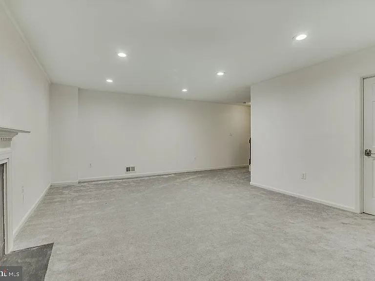 2866 Yarn Ct — Photo 34