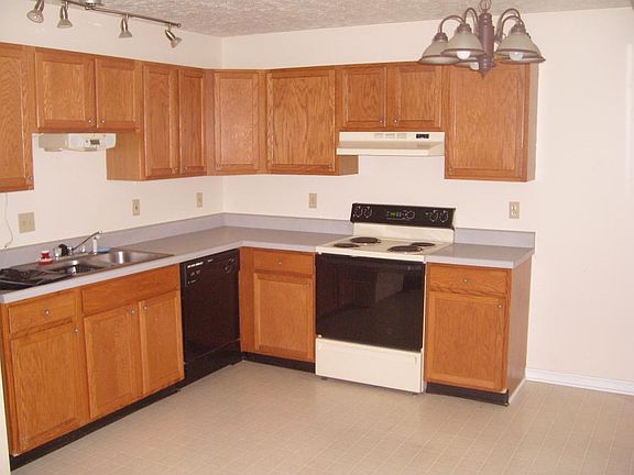 4th image of 421 Surrey Club Ln