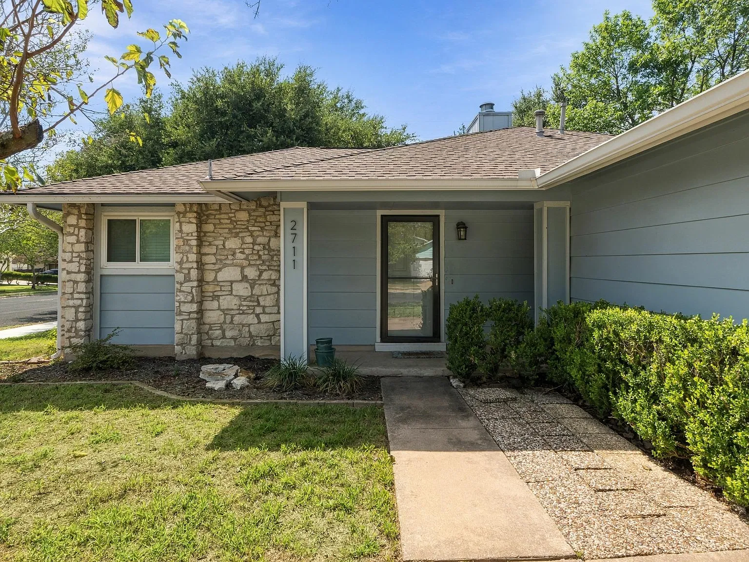 3 bed, 2.0 bath, 1401 sqft, $2,200 — Photo 4