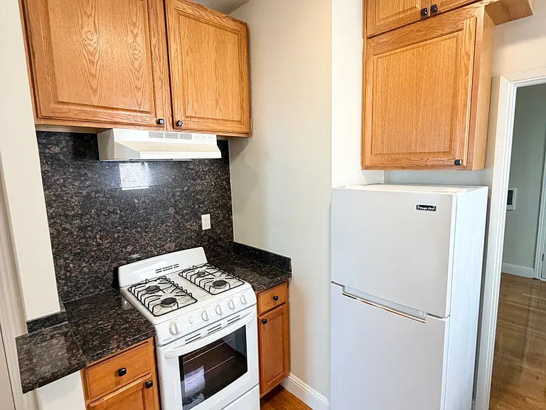 1945 Clay St #7 — Photo 4