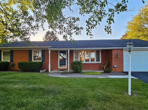 13546 Paradise Dr, Hagerstown, MD 21742