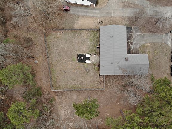3rd image of 31 Fontaine Dr