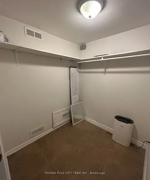 686 Sammon Ave #BASEMENT — Photo 15
