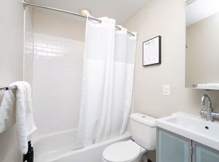 12 W Poplar Ave APT 201, Columbus, OH 43215