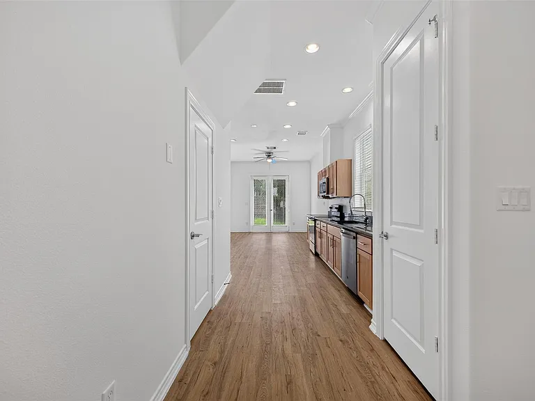 3229 Real St #B — Photo 19