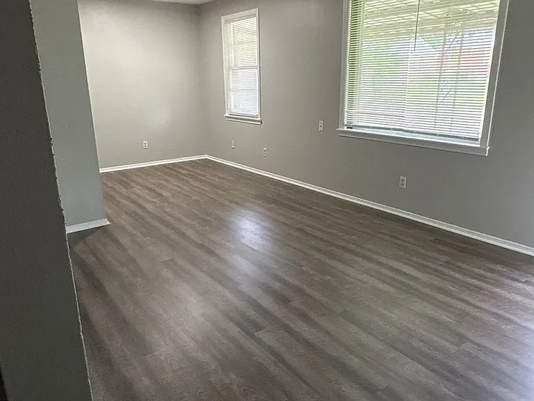 1541 Roosevelt Ave — Photo 4