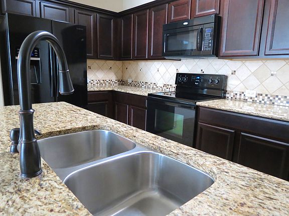 4th image of 3410 Rusack Dr