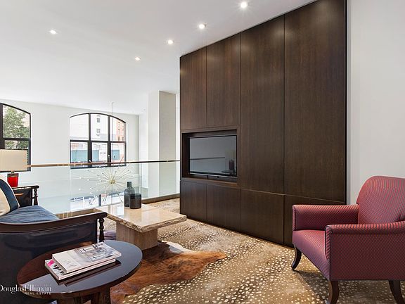 4th image of 55 Vestry St #1C