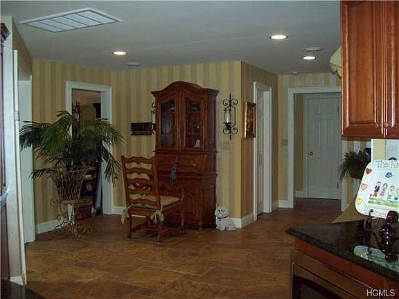 4th image of 4 Larissa Ct