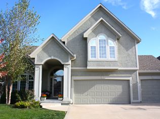 200 NE Hidden Valley Ln, Lees Summit, MO 64064