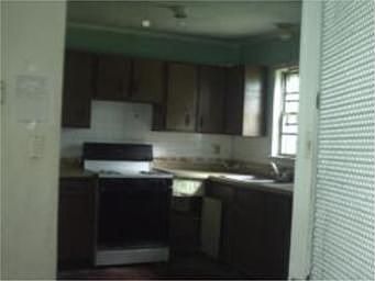 4th image of 7920 Park Ave