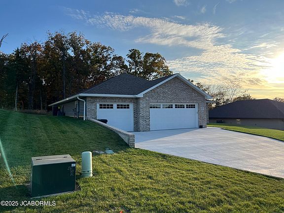 2nd image of 5425 Thornridge Dr