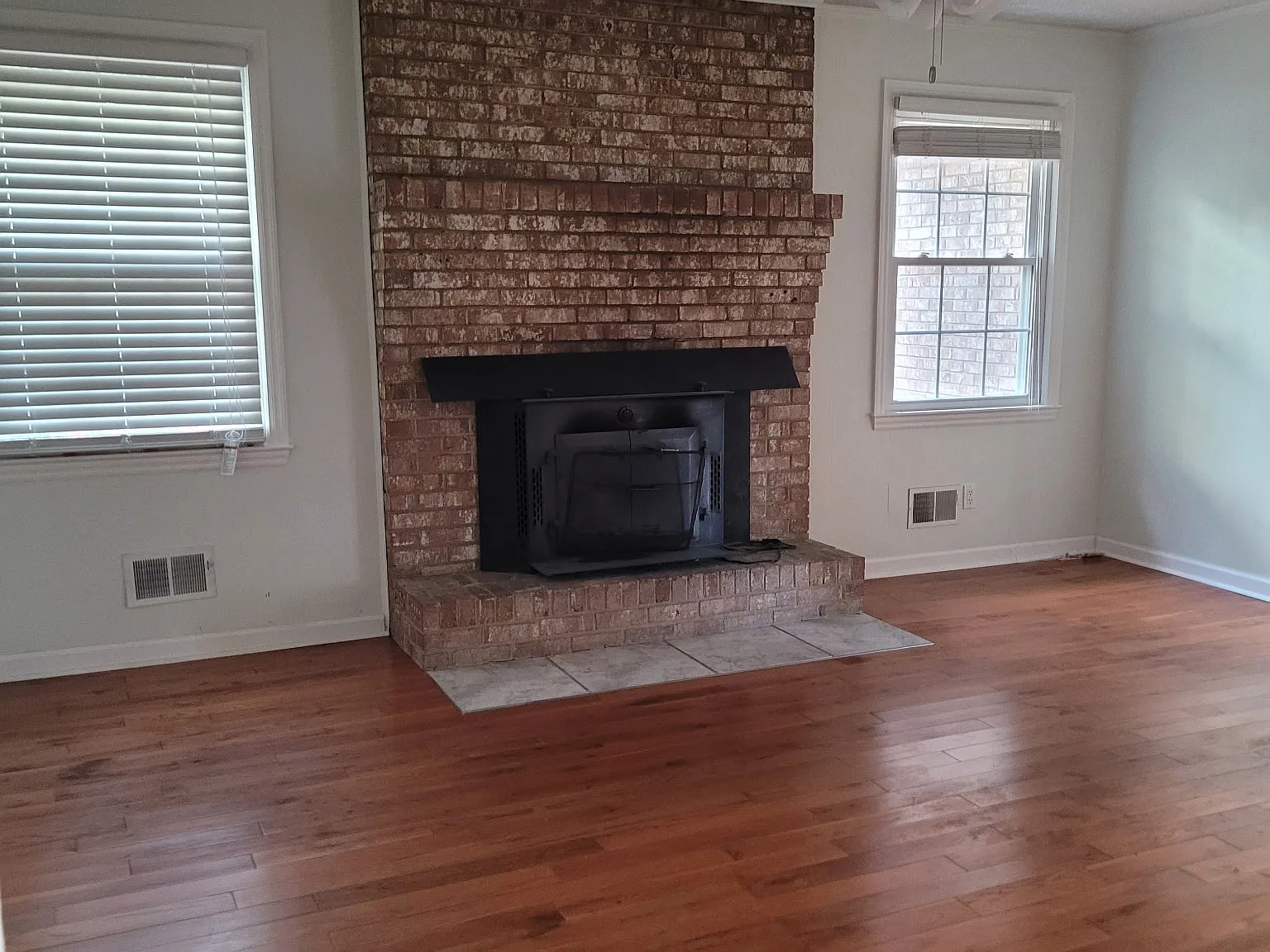 3 bed, 1922 sqft, $1,850 — Photo 2