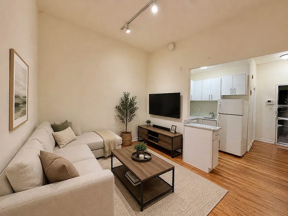 31 E 21st St #4D