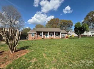 3660 9th Street Dr NE, Hickory, NC 28601